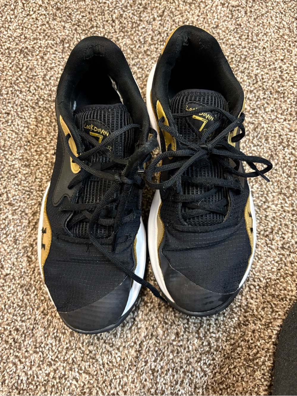 Under Armour Lockdown 7 Men’s Black and Gold Basketball Shoes